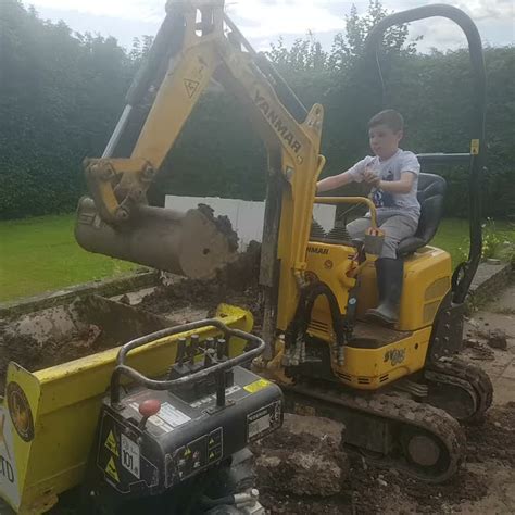 mini digger lessons|driving a mini digger.